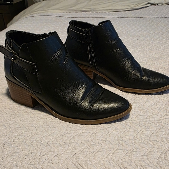 A New Day Faux Leather Booties Side Buckle, Zipper, Size 8 Black Ankle Boots - Picture 2 of 9